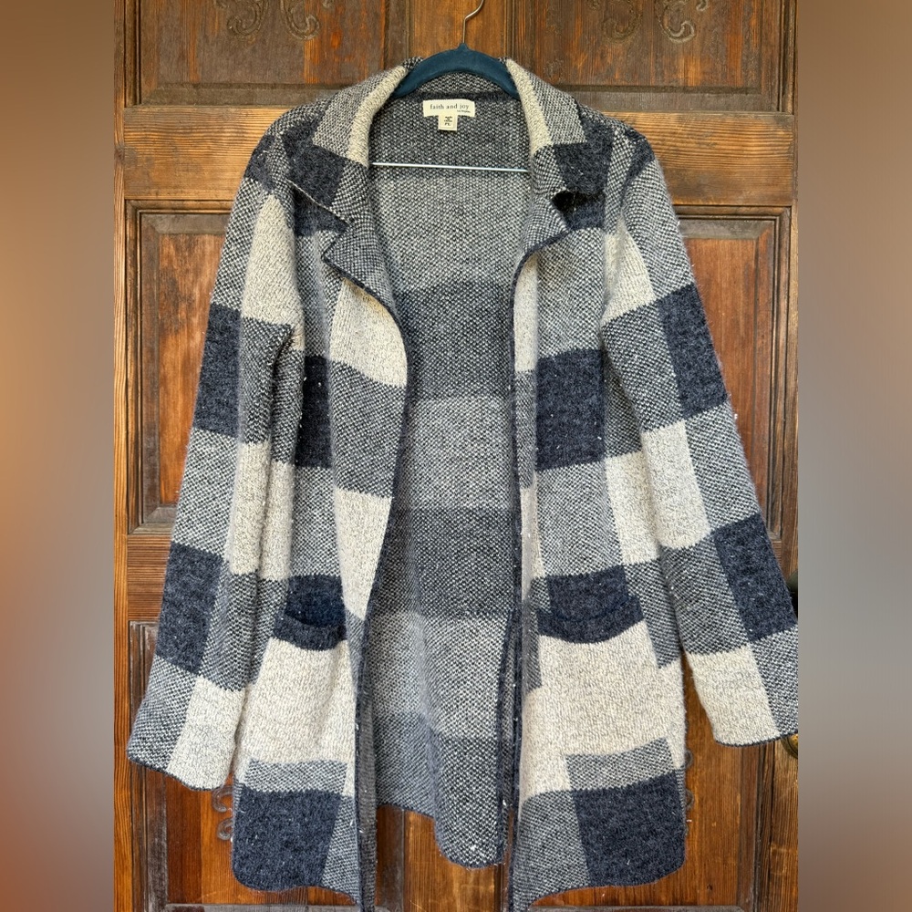 Thick checkered dark gray and light gray jacket sweater
